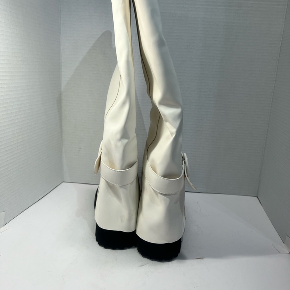 Elegant White Ankle Boots - Picture 4 of 6